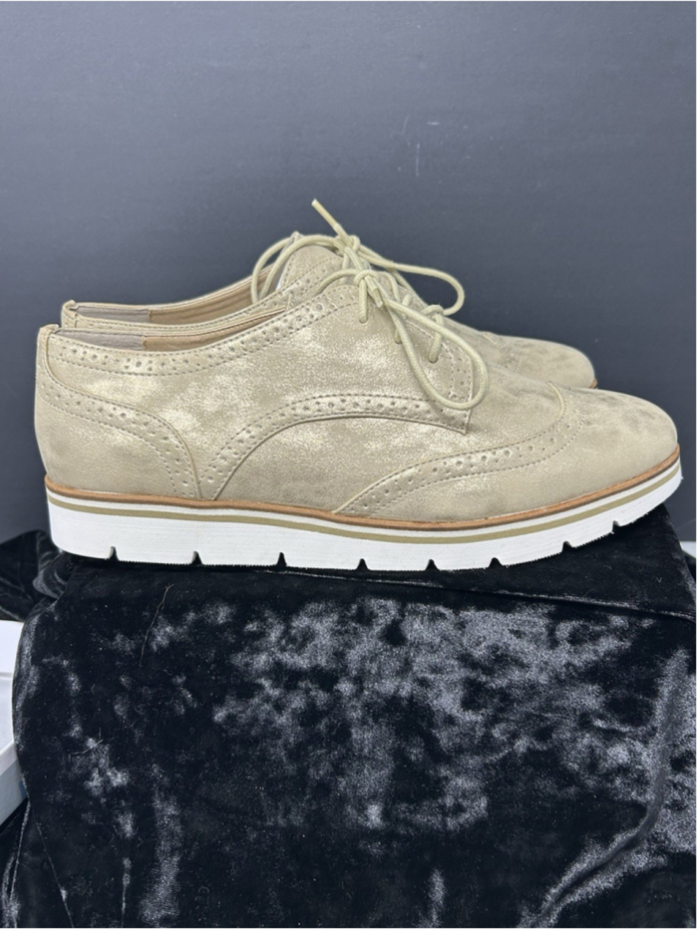 White Mountain SZ 10M Women’s Gold Praise Oxford Wingtip Vegan Leather Shoes NIB
